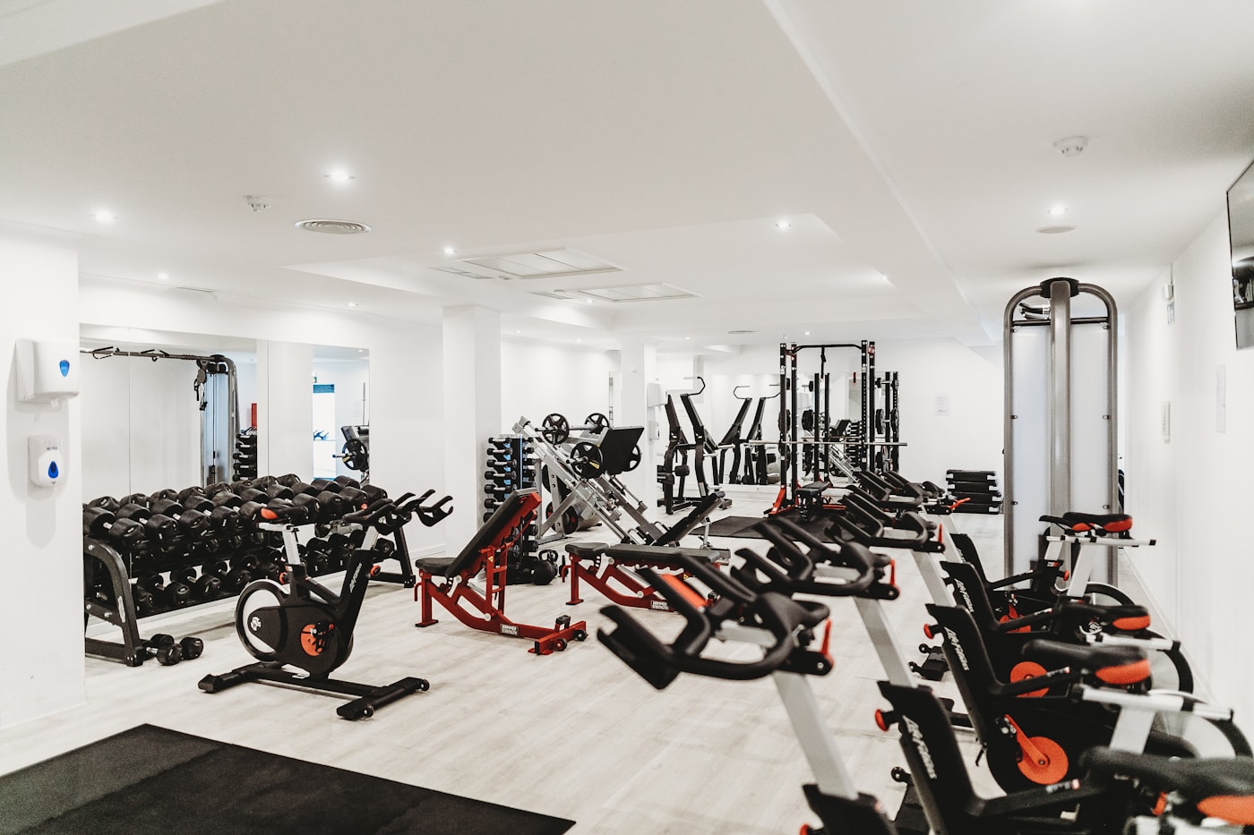 De lichte, ruime fitnessstudio van Body Care